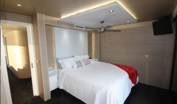 The Houseboat Factory 007 Master Bedroom