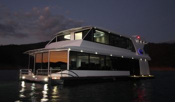 The Houseboat Factory 007 at Night (1)
